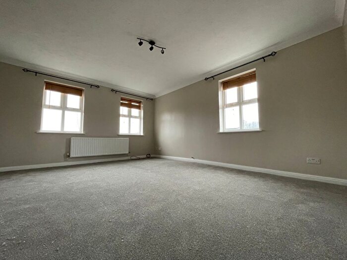 2 Bedroom Flat To Rent In Ledwell, Dickens Heath, Solihull, B90