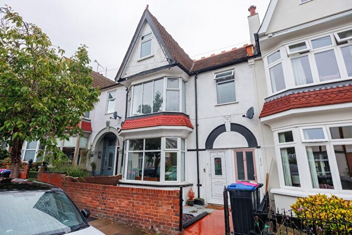 3 Bedroom Maisonette For Sale In Torquay Drive, Leigh-On-Sea, SS9