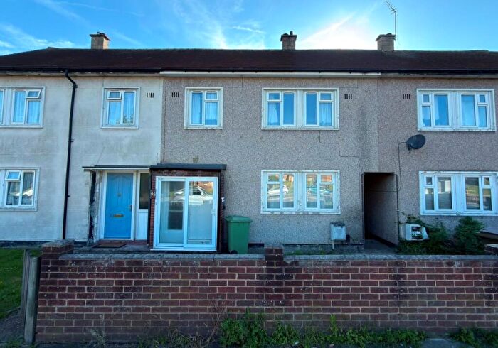 3 Bedroom Terraced House For Sale In Courtenay Avenue, Harrow, Middlesex, HA3