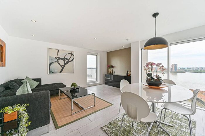 2 Bedroom Flat To Rent In Erebus Drive, Woolwich, London, SE28