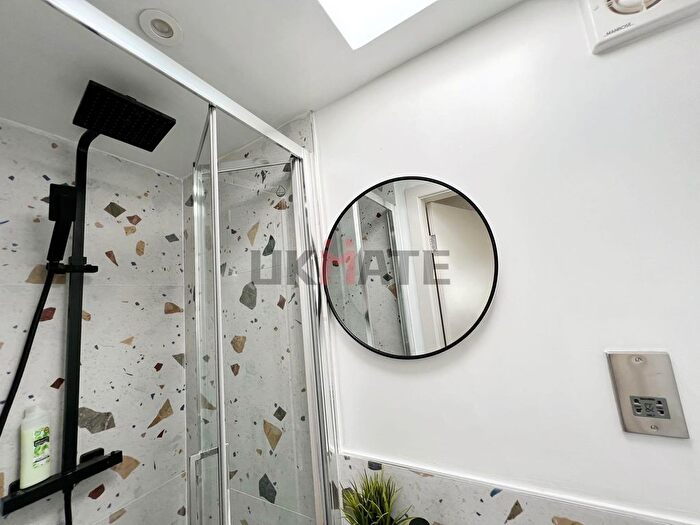1 Bedroom Property To Rent In Clarence Villas, Hawks Road, Kingston Upon Thames, KT1