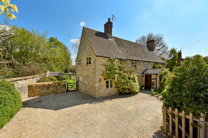 4 Bedroom Detached House To Rent In Ardley Road, Middleton Stoney, Bicester, Oxfordshire, OX25