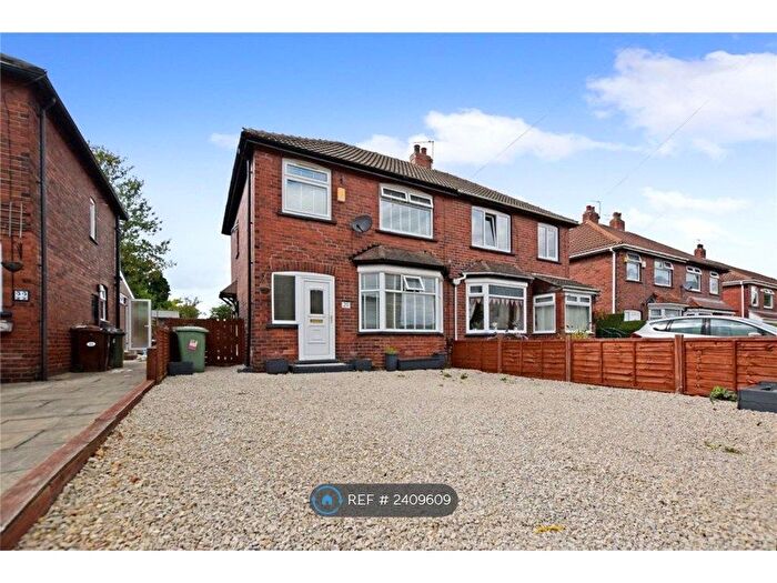 3 Bedroom Semi-Detached House To Rent In Hopewell View, Leeds, LS10