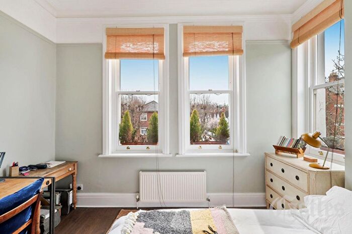 2 Bedroom Flat For Sale In Crouch Hall Road, N8