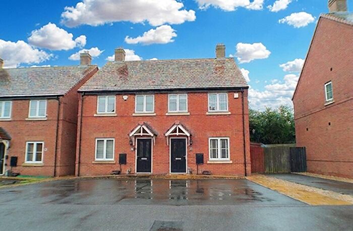 3 Bedroom Semi-Detached House For Sale In Southfield Grove, Bingham, NG13