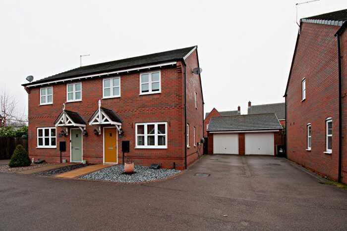 3 Bedroom Semi Detached House For Sale In Moat Close, Newbold Verdon, Leicester, LE9