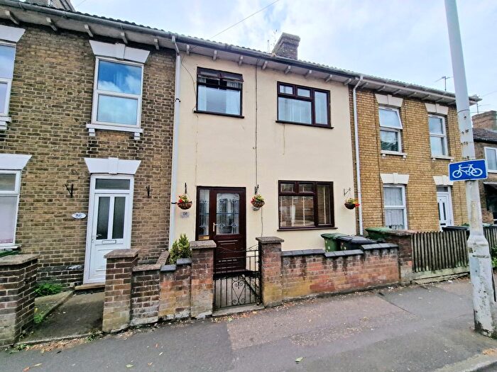 4 Bedroom Property To Rent In Oundle Road, Peterborough, PE2