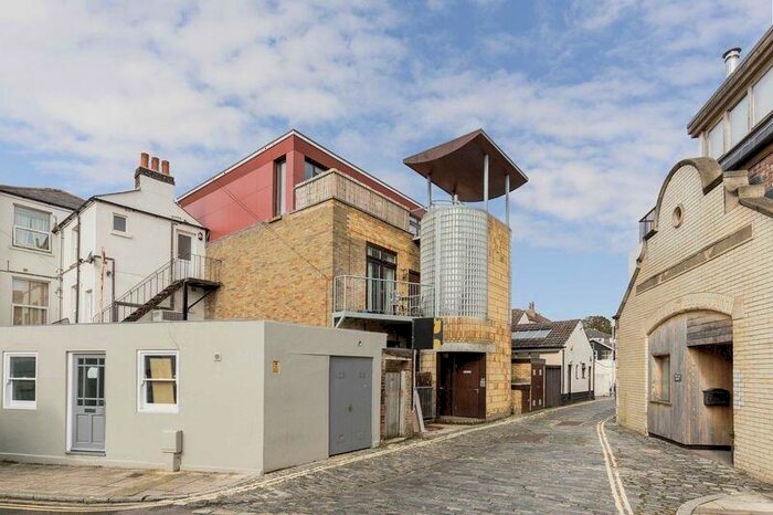 1 Bedroom Flat To Rent In Wilton Place, Southsea, Hampshire, PO5