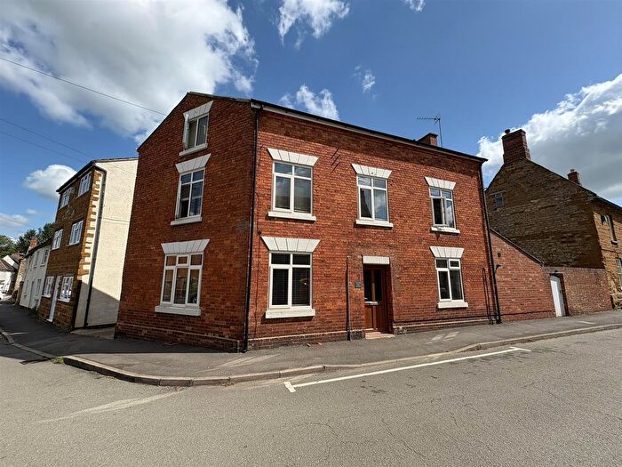4 Bedroom Property For Sale In Church Street, Weedon, Northampton, NN7