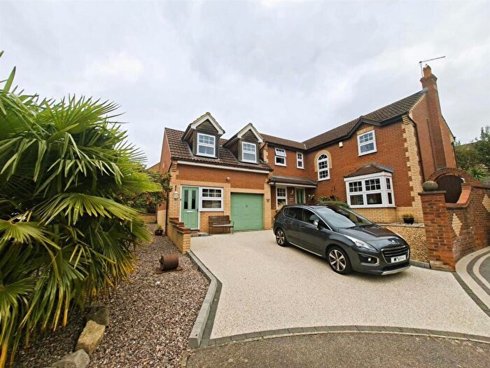 5 Bedroom Detached House For Sale In Primula Close, Abington Vale, Northampton, NN3