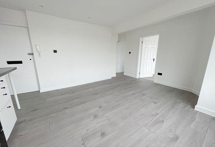1 Bedroom Apartment For Sale In Caledonian Court, Bournemouth, Dorset, BH1