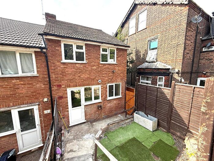 3 Bedroom Semi-Detached House For Sale In Hitchin Road, High Town, Luton, Bedfordshire, LU2