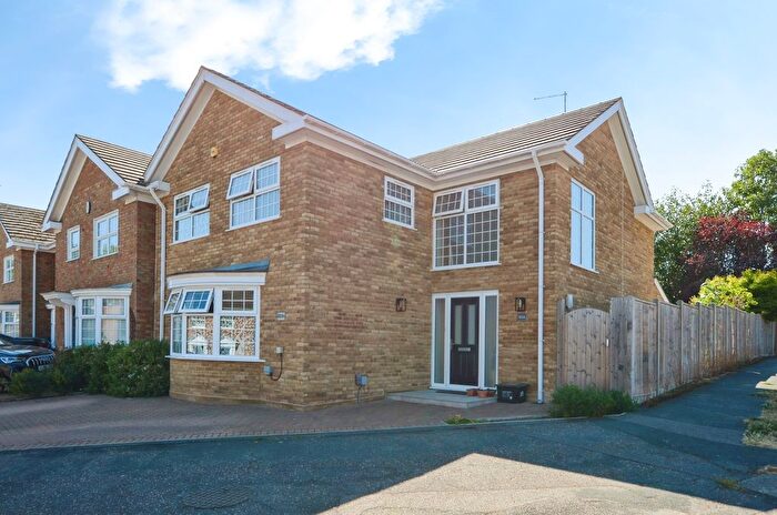 4 Bedroom End Terrace House For Sale In Hartfield Avenue, Elstree, WD6