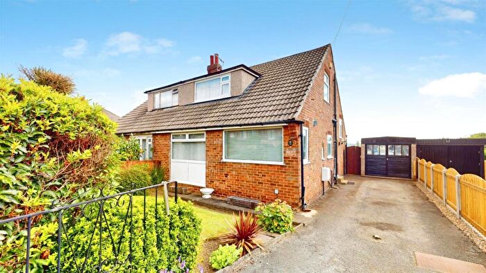 3 Bedroom Semi-Detached Bungalow For Sale In Simpson Grove, Bradford, BD10