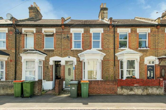 4 Bedroom House To Rent In Clifton Road, Forest Gate, E7