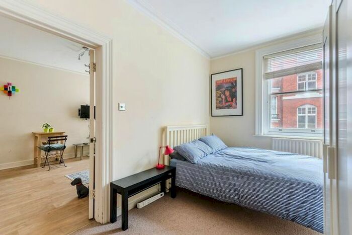 2 Bedroom Flat To Rent In Chiltern Street, Marylebone, London, W1U