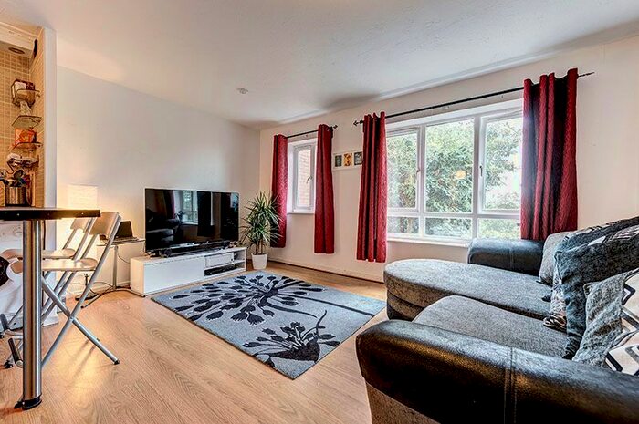1 Bedroom Flat To Rent In Redwood Way, Barnet, EN5