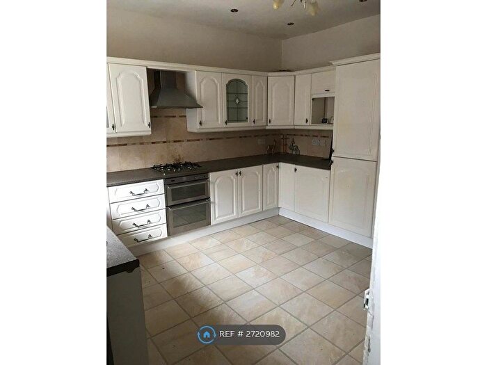 2 Bedroom Terraced House To Rent In Albert View, Halifax, HX2