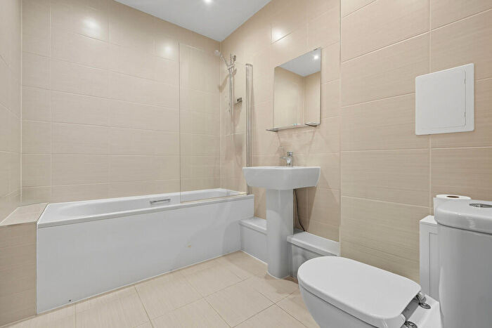2 Bedroom Flat For Sale In Chronicle Avenue, London, NW9
