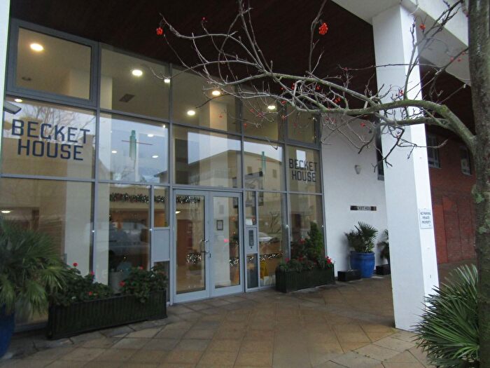 2 Bedroom Flat For Sale In New Road, Brentwood, CM14