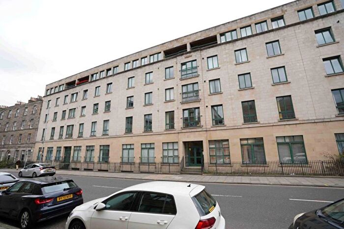 3 Bedroom Flat To Rent In East Fountainbridge, Fountainbridge, Edinburgh, EH3