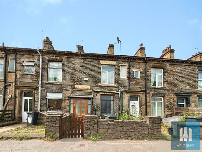 2 Bedroom Terraced House To Rent In Wakefield Road, Brighouse, HD6