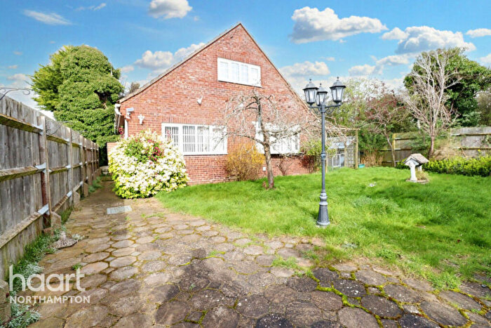 2 Bedroom Detached House For Sale In Sussex Place, Rushden, NN10