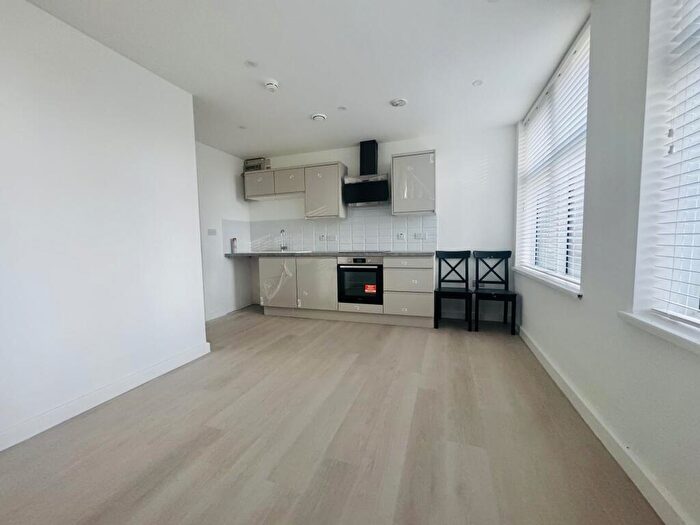 2 Bedroom Apartment To Rent In Leeds Road, Bradford, BD1