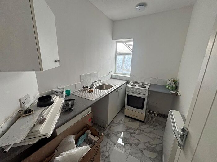2 Bedroom Flat To Rent In Rock Hill, Bromsgrove, B61