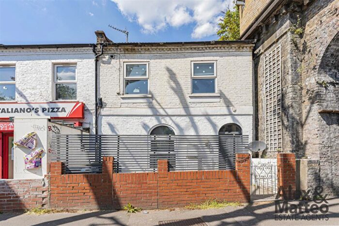 2 Bedroom Flat For Sale In Rotherhithe New Road, Bermondsey, SE16