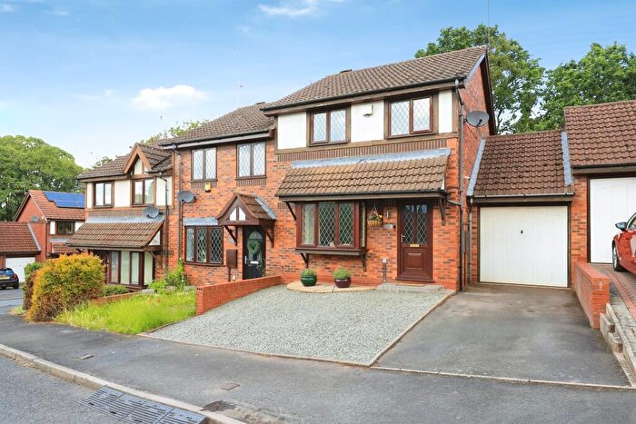 3 Bedroom End Of Terrace House For Sale In Whinchat Grove, Kidderminster, DY10