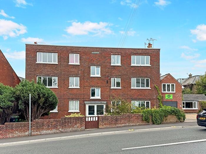 2 Bedroom Flat To Rent In Park Road, Cowes, PO31