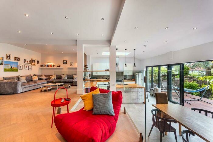 5 Bedroom Semi-Detached House To Rent In Sevington Road, Hendon, London, NW4