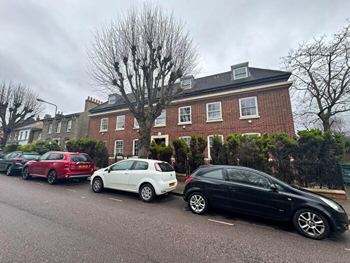 3 Bedroom Apartment To Rent In Serenity Apartments, E17