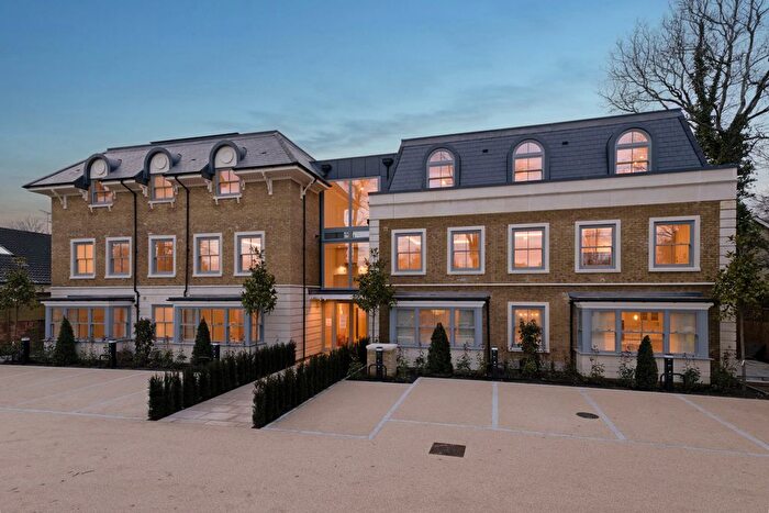 3 Bedroom Flat For Sale In Shalford Lodge, Kingston Hill, Kingston Upon Thames, KT2