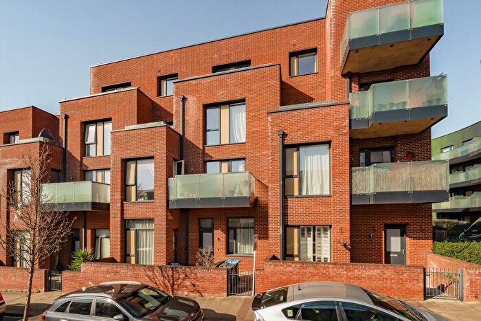 1 Bedroom Flat For Sale In Emerald Road, Harlesden, NW10