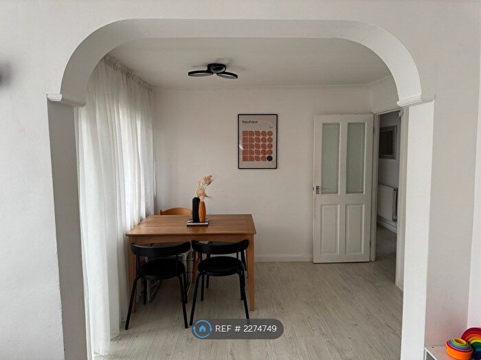 2 Bedroom Flat To Rent In Maddox Court, London, E4