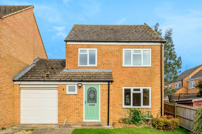 3 Bedroom Link Detached House To Rent In Middle Barton, Oxfordshire, OX7