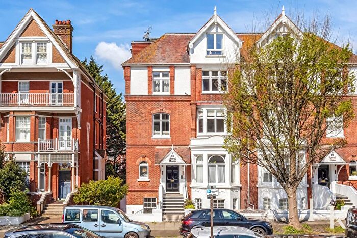 2 Bedroom Flat For Sale In Third Avenue, Hove, BN3
