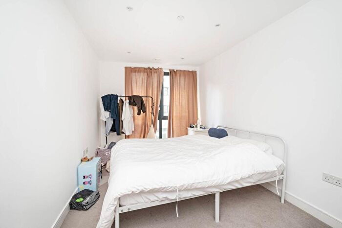 2 Bedroom Flat To Rent In Commercial Street, Aldgate, London, E1