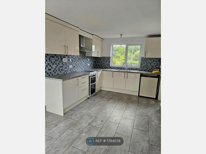 3 Bedroom Semi-Detached House To Rent In Grace Way, Stevenage, SG1