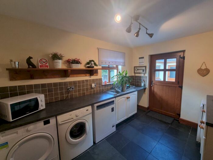 4 Bedroom House To Rent In Llwyncelyn Uchaf, Mynyddcerrig, Llanelli, Carmarthenshire, SA15
