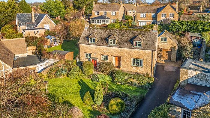 4 Bedroom Detached House For Sale In Shipton Road, Fulbrook, Burford, OX18