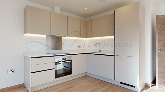 2 Bedroom Flat To Rent In Harvest Lane, Thames Ditton, KT7