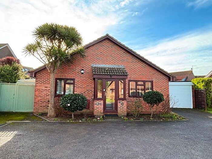 3 Bedroom Bungalow For Sale In James Street, Selsey, PO20