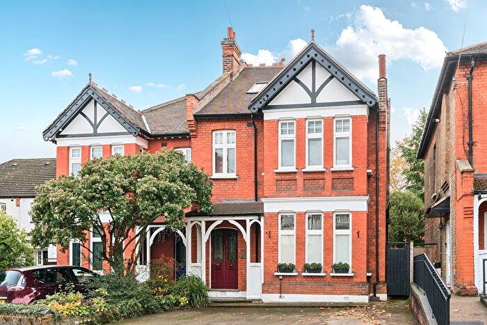 6 Bedroom Semi-detached House For Sale In Cecil Road, Enfield, EN2