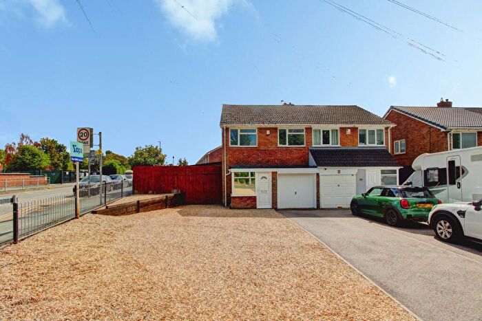 3 Bedroom Semi-Detached House For Sale In Glascote Road, Tamworth, B77