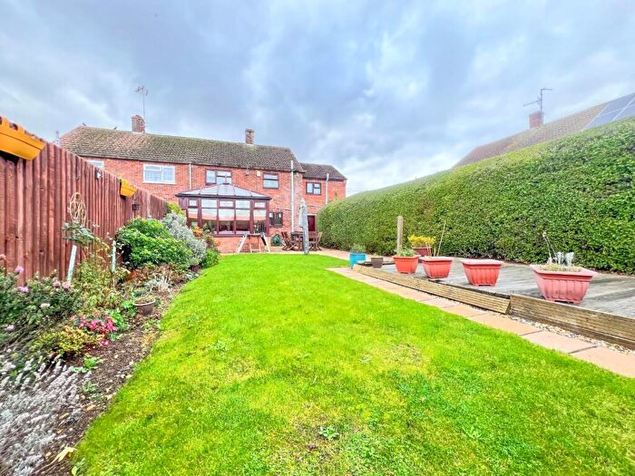 4 Bedroom Semi-Detached House For Sale In Viney Close, Peterborough, PE1