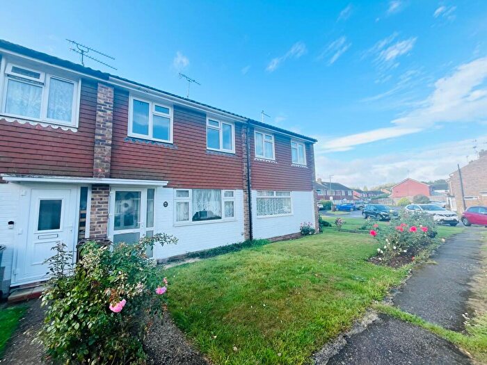 2 Bedroom Terraced House To Rent In Seaton Park, Wick, BN17