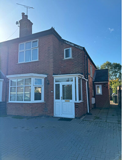 3 Bedroom Semi-Detached House For Sale In Beechfield Avenue, Leicester, LE4